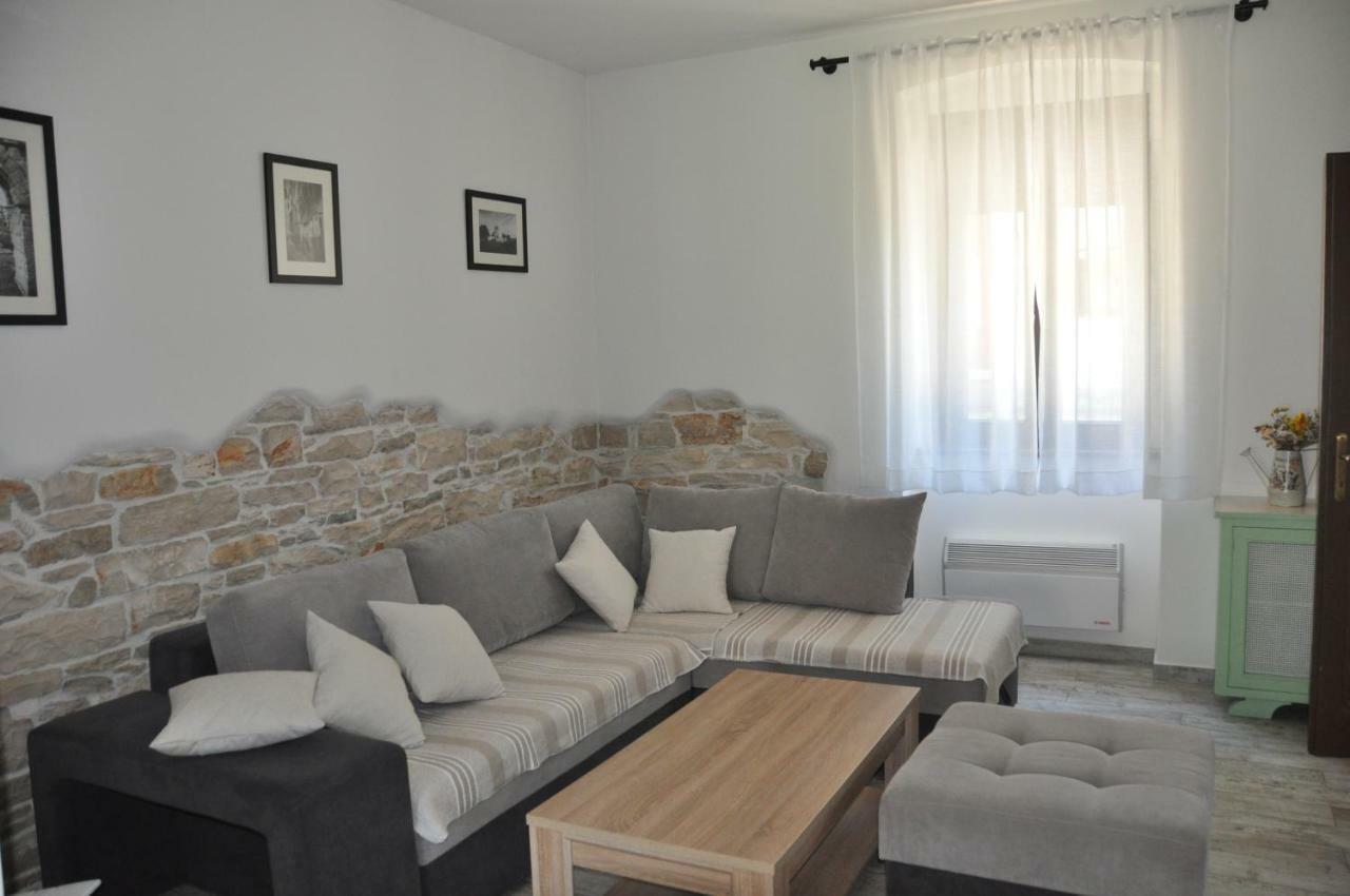 Holiday House Arena Pula Exterior foto